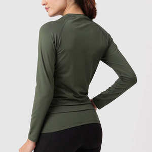 Haut de compression respirant et écologique à manches longues pour femme, idéal pour la course et l'entraînement en salle de sport - Product Image 2