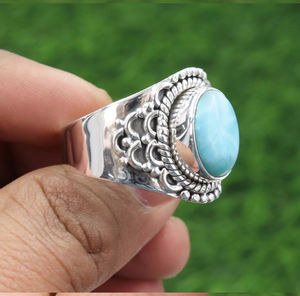 Bague bohème minimaliste en argent sterling 925 faite à la main avec lunette ovale en pierre précieuse Larimar de 8x10mm dernière conception pour les femmes - Product Image 2
