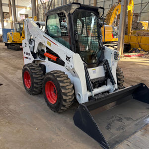 Chargeuse compacte sur pneus d'occasion S650 de bonne qualité avec moteur diesel et hydraulique auxiliaire pour engins de construction - Product Image 2