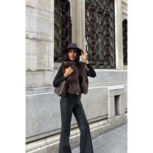 Chaleco de Piel Sintética Negra para Mujer missJANELL - Prenda Exterior sin Mangas Elegante para Looks Casuales y Elegantes, Mezcla de Poliéster Suave - Product Image 3