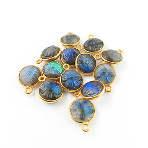 Colgante de bisel turquesa 10mm flor redonda tallada azul turquesa oro Vermeil 925 colgantes de bisel de plata esterlina encanto hecho a mano - Product Image 3