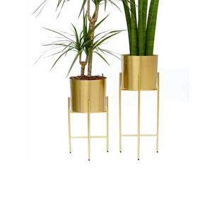Pots de fleurs en métal uniques avec support, décoration de balcon et de salon, Pots de fleurs avec revêtement doré au meilleur prix - Product Image 1