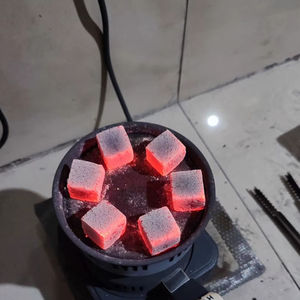 Carbón de Coco Dorado de Merades, Excelencia Indonesiana en Briquetas de Coco Natural, Alto Calor, Bajo Contenido de Cenizas, Premium para Compradores Iraquíes - Product Image 1