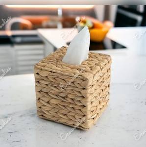 Porte-serviettes en jacinthe d'eau naturelle carrée portable et boîte à mouchoirs pour le rangement à domicile dans le salon ou la chambre - Product Image 2