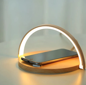 Lámpara de Noche Inteligente de Madera con Carga Inalámbrica - Product Image 2