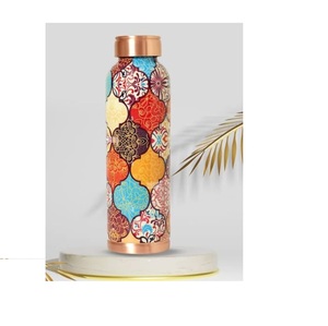 Nouvelle bouteille d'eau design pour les bienfaits de l'ayurveda, bouteille d'eau en cuivre métallique de stockage, tendance, 100% cuivre pur - Product Image 1