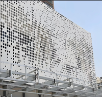 Revêtement en aluminium perforé architectural, panneau de façade métallique perforé sur mesure pour projet de mur-rideau