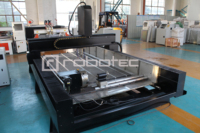 Routeur CNC 4 axes Robotec facile à utiliser, machine de fraisage 1325 pour la découpe de l'aluminium, du cuivre, du MDF, du marbre, du bois et de la pierre