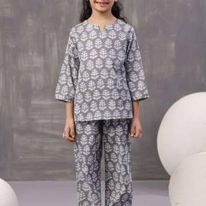 Pijama largo de tela de algodón para mujer y niña, pijama azul transpirable con cintura elástica, estilo de estampado informal para verano - Product Image 3