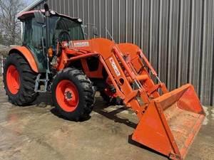 Tractor agrícola 4x4 de tamaño medio Kubota 2015, versátil tractor utilitario con motor central y componentes de bomba - Product Image 4
