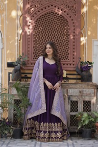 Vestido de fiesta indio-pakistaní de georgette premium con bordado Zari y lentejuelas, estilo Bollywood para mujer. - Product Image 3