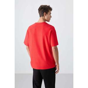 Tommylife เสื้อยืดคอกลมสำหรับผู้ชายพิมพ์ลายขนาดใหญ่88338 Fiesta-Fiesta - Product Image 5