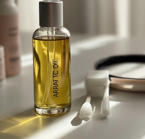 Huile de noyau d'abricot 100% pure pressée à froid, cosmétique pour les formulations de cheveux, de peau et de beauté | Marque blanche OEM ODM en vrac et en gros - Product Image 3