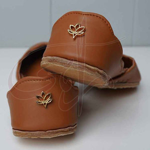 Khussa para Mujer de Marca Privada Hecha a Medida - Fabricada en Pakistán, Tendencia de Moda, Antideslizante, Estampada, Color y Logotipo Personalizados, Alta Calidad - Product Image 2