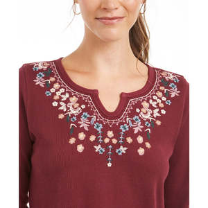 Maglia Termica Rossa da Donna Style & Co in Cotone di Media Spessore con Scollo a V Ricamato e Tessuto Traspirante Lavorato a Maglia - Product Image 3