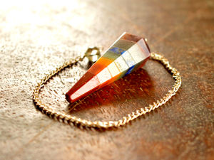 Natural Seven Chakra Bonded Gemstone Point Varita Péndulo Cono facetado Curación Crystal Dowsing Rare Handcrafted Crystal Péndulo - Product Image 4