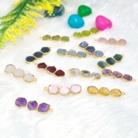 Pendentif en grenat naturel brut, petit charme à trois pierres, brut, fait à la main, serti à un seul anneau, pierre de naissance, bijoux pour femmes