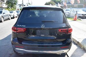 รถ SUV 4MATIC CROSSOVER ปี 2021 ยี่ห้อเมอร์เซเดสเบนซ์ GLB 250 สภาพดี ใช้งานแล้ว กำลัง 221 แรงม้า เครื่องยนต์ 2 ลิตร 14  พร้อมส่ง - Product Image 5