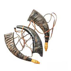 Corne à souffler viking artisanale en corne de vache et de bœuf naturelle, design simple de trompette avec motifs nordiques en agate - Product Image 2