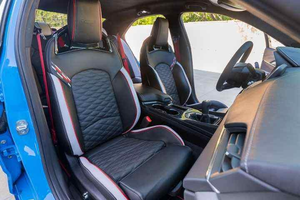 Cadillac CT4-V Blackwing Fleetwood 2024, boîte automatique, moteur diesel 8L, véhicule d'occasion, intérieur cuir foncé, R20, conduite à gauche - Product Image 6