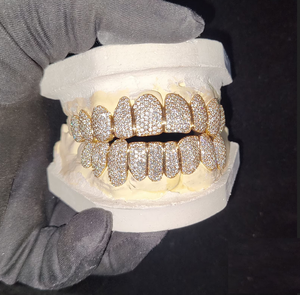 Conjunto completo de alta calidad CZ Diamond Iced Grillz para joyería de Hip Hop para artistas Showrooms Compromiso Exportación directa disponible para - Product Image 2