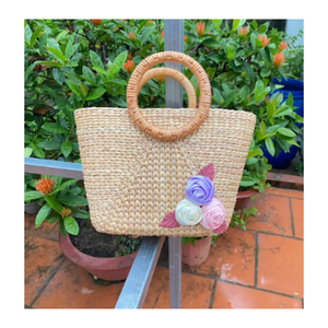 Venta al por mayor bolsas de jacinto de agua de Vietnam, bolsas tejidas a mano naturales a base de plantas perfectas para la moda y la exportación en todo el mundo - Product Image 1
