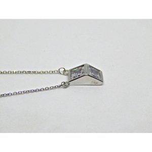 สร้อยคอเพชรโซลิแทร์แบบเรียบสุดเก๋ที่เรียบง่ายเครื่องประดับอินเทรนด์สำหรับเพื่อนเจ้าสาวหรือของขวัญลูกบาศก์ของเธอ - Product Image 1