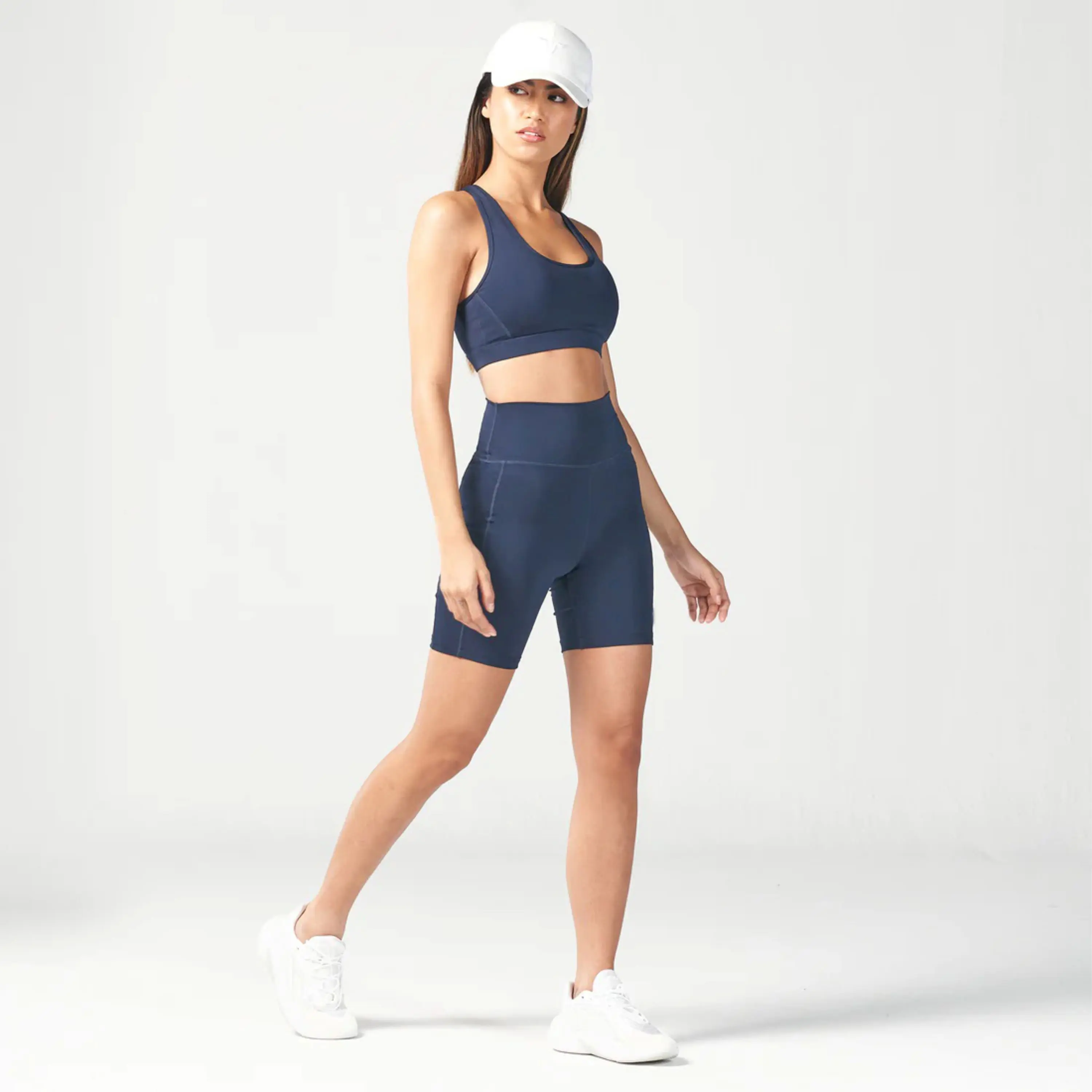 Tissu léger extensible dans les 4 sens 83% polyester recyclé et 17% Spandex Body Fit Navy Essential 7 pouces cyclisme respirant court