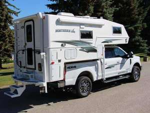 Caja de Camper Personalizada para Camioneta, Camper Deslizable para Camioneta 4x4, Autocaravana Todoterreno, Vehículo Camper de Expedición 6x6 en Venta - Product Image 5