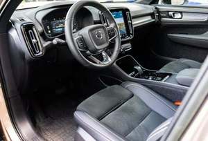 Excelente XC40 B5 Ultimate 2023 Usado, Volante a la Izquierda, Rines de Aleación R18 Oscuros, Tracción en las Cuatro Ruedas, Asientos de Cuero, Sistema de Navegación, Encendido Remoto - Product Image 3