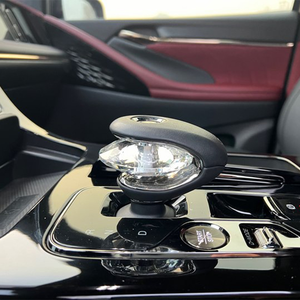 MPV de Lujo 2024 Edición Master, Van Familiar/Empresarial Usada, Suministro de Japón, Asientos de Cuero, Techo Panorámico, Cámara Trasera Automática de 360° - Product Image 3