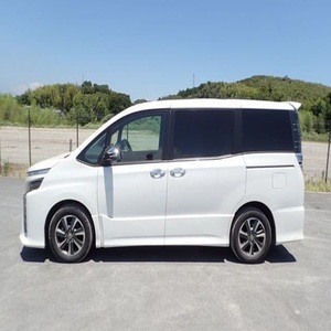 Voxy Sedán 2020, Modelo Más Vendido, Volante a la Izquierda, Tracción Trasera, Neumáticos R16, Asientos de Cuero, Control de Crucero Adaptativo, Luces LED, Automático - Product Image 3