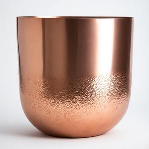 Jardinera artesanal Glimmerstone en plata con superficie martillada Ideal para apartamentos modernos o rincones con temática natural - Product Image 6