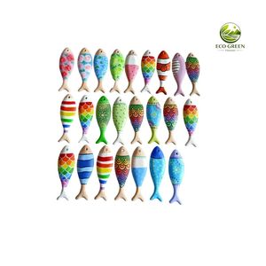 Décoration artisanale en bois en forme de poisson, peinte à la main avec de la peinture acrylique, style côtier, faite sur mesure, fournisseur OEM - Product Image 1