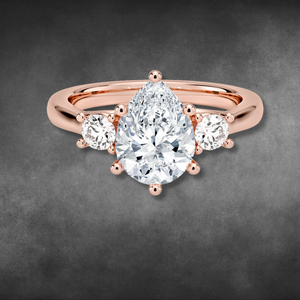 Anillo de compromiso de oro con tres diamantes cultivados en laboratorio, corte pera, para mujer, certificado IGI, joyería fina, diseño nupcial elegante. - Product Image 3