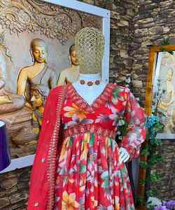 Fashion Fusion: estilo pakistaní Salwar Kameez: fusión de estilos tradicionales y modernos, creando una moda elegante y elegante - Product Image 2