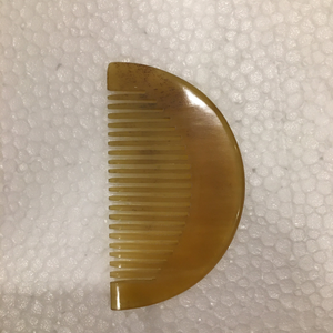Peine de Cuerno de Vaca Huang Dang, el Más Vendido, de 13 Dientes, Hecho a Mano en Vietnam, 100% de Alta Calidad, para Eliminar Piojos y Otros Insectos, Ideal para Hoteles - Product Image 1