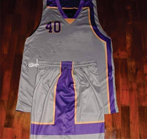 ชุดบาสเก็ตบอลแบบย้อนยุคสั่งทำขายส่ง ออกแบบเองได้ แบบสองด้าน พิมพ์ลายแบบซับลิเมชั่น เสื้อกล้ามเด็ก ชุดทีมบาสเก็ตบอลชาย - Product Image 6