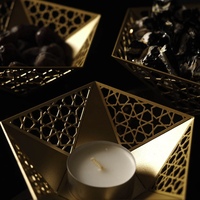 Plateaux de rangement géométriques en métal ajouré marocain style Art Déco pour dattes et bougies, collection Ramadan 2027