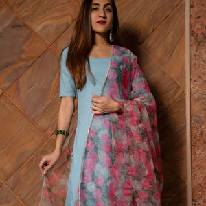 Ensemble de robe décontractée en coton pur Fiza avec dupatta en satin organza à imprimé numérique pour adulte, taille naturelle, motif uni - Product Image 1