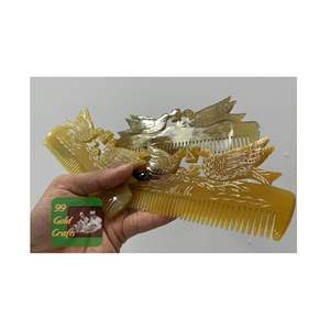 PEIGNE EN CORNE EN MATÉRIAU NATUREL CRÉÉ POUR UNE PERFORMANCE DURABLE AVEC UN TOUCHER DOUX ET UNE UTILISATION DE BEAUTÉ DURABLE - Product Image 1