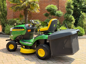 Cortacésped autopropulsado John Deere X135R de 2 tiempos y 196 cc, totalmente funcional para uso agrícola - Product Image 2