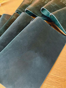 Classeur de restaurant A4 personnalisé LMC-0054 couverture en cuir avec gaufrage et support central Source d'alimentation électrique - Product Image 3