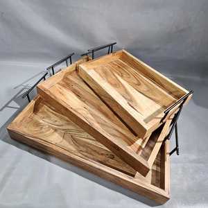 Plateau de service en bois rustique avec poignées en métal cuisine de ferme et salon plats et assiettes prix d'usine disponible - Product Image 3