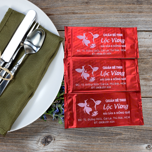 ผ้าเช็ดทำความสะอาดเปียกแพ็คเดี่ยวใช้ง่ายและรวดเร็วพิมพ์ลายตามสั่งราคาที่ผลิตในเวียดนาม - Product Image 1