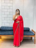 Saree léger en mousseline de soie respirante avec coupe Dana Diamond Work et bordure fantaisie pour la saison des mariages