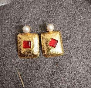 Perla Natural de 5mm de ónix redondo y rojo de 8mm de forma cuadrada, pendiente de Latón chapado en oro, joyería hecha a mano para regalo de hermana - Product Image 1