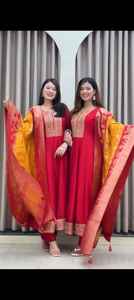 Fournisseur direct d'usine Robes élégantes en Chanderi et en soie pure Vêtements ethniques faits à la main pour femmes Disponibles à un prix abordable - Product Image 4