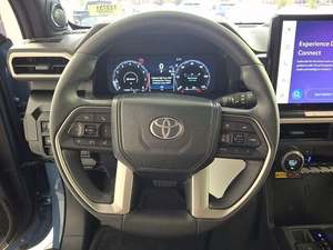 Faible kilométrage 2024 pour 4Runner Limited 4WD Automatique Conduite à gauche Intérieur foncé Sièges en tissu Neuf/Occasion SUV - Product Image 2