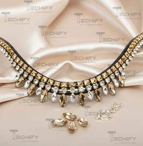 Diadema de Lujo para Caballo en Oro y Cristal Transparente |   Diseño Curvo Elegante |   Accesorio de Brida Ecuestre de Cuero Negro Hecho a Mano - Product Image 4